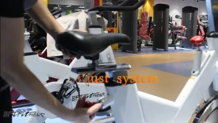 Attrezzatura per l'allenamento indoor da palestra Spin Bike commerciale Bicicletta magnetica Home Spinning Bike
